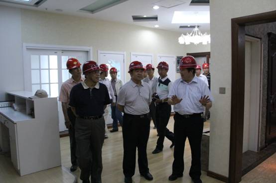 青海省經濟委員會黨組書記、主任，省國資委  黨委副書記、副主任吳海昆實地考察物產集團重點項目