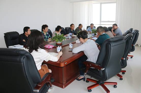 省商務廳副廳長朱小青協同西寧海關、省檢驗檢疫局一行深入企業就保稅物流中心封關運營